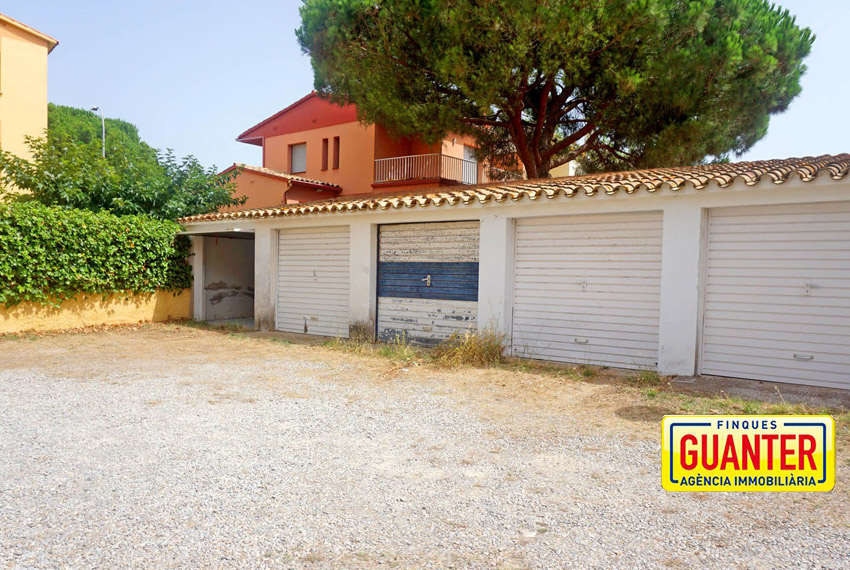 SOLD - GARATGE COSSIS 1B