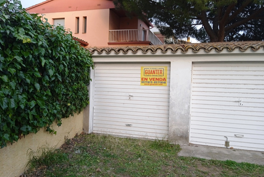 SOLD - GARATGE COSSIS 1B